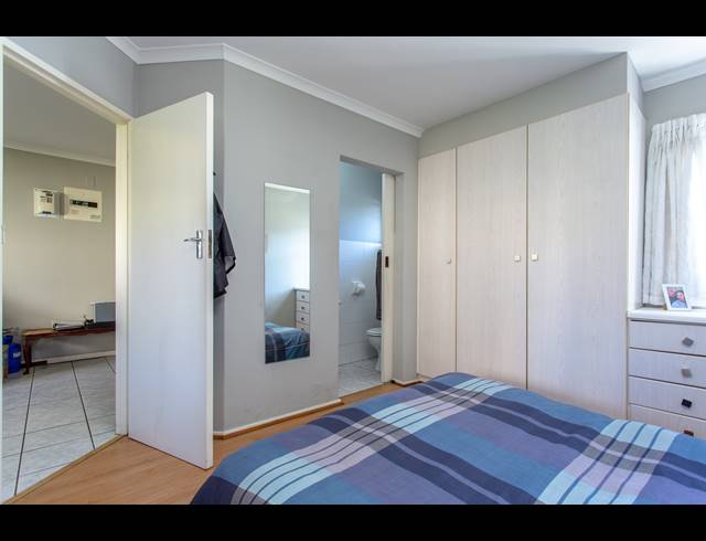 1 BEDROOM APARTMENT FOR SALE IN KENILWORTH
